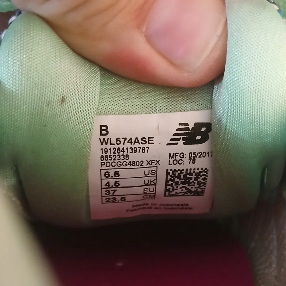 New Balance 574 Womens 6.5 Mint Green Running Shoes Sneakers WL574ASE
